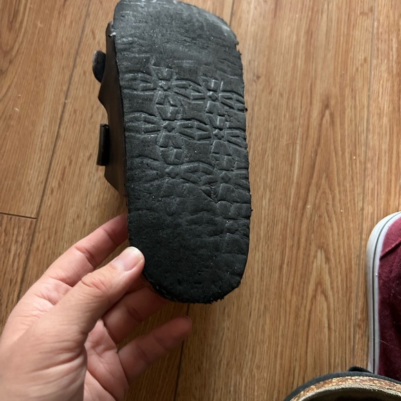 TF Star sandals, size 7, very well worn. - Picture 4 of 5